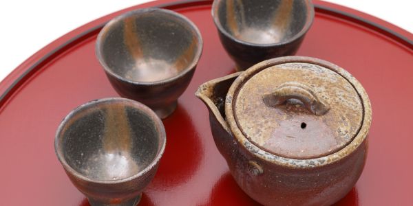 人気の産地別（有田焼・備前焼・九谷焼など）の相場傾向